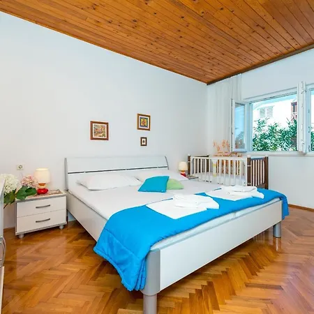 Appartement Holiday House Lido - Three Bedroom Holiday House With Terrace