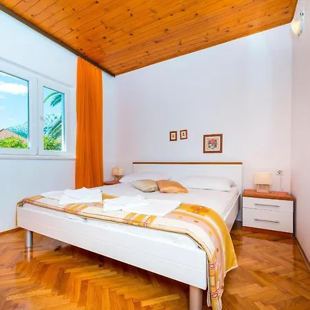 Holiday House Lido - Three Bedroom Holiday House With Terrace דירה *