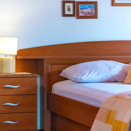 דירה Holiday House Lido - Three Bedroom Holiday House With Terrace אורביץ