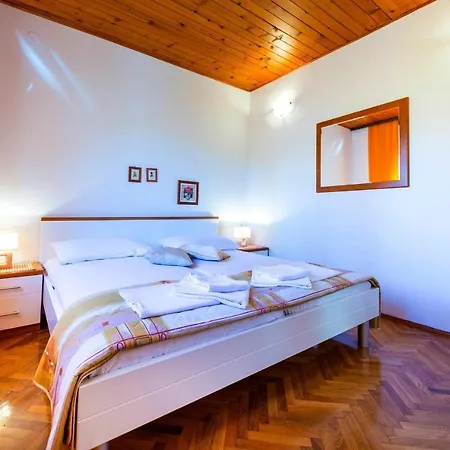 Holiday House Lido - Three Bedroom Holiday House With Terrace דירה אורביץ